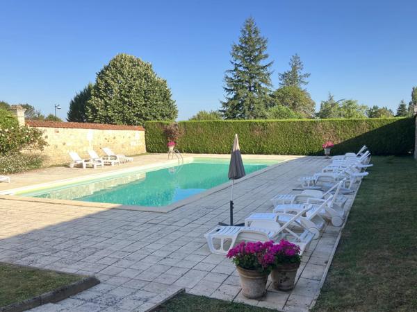Magnifique appartement de vacances dans un château avec magnifique parc
