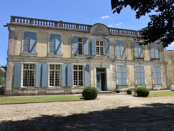 Magnifique appartement de vacances dans un château avec magnifique parc