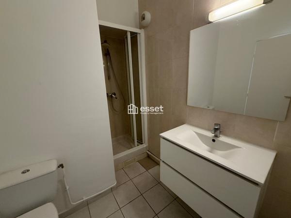 Location Studio 30 m² - Paris 75007