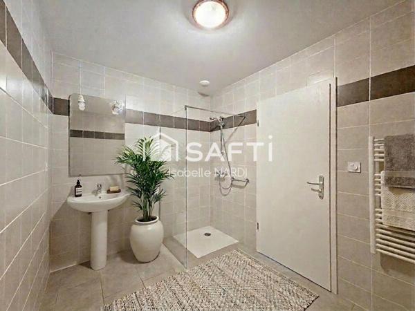 Rare sur le secteur : pavillon de plain-pied au sein du Village Senior d’Amnéville.