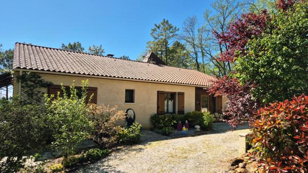 Charmante Maison en Périgord Noir de plain-pied avec une vue extraordinaire et un DPE de toute beauté