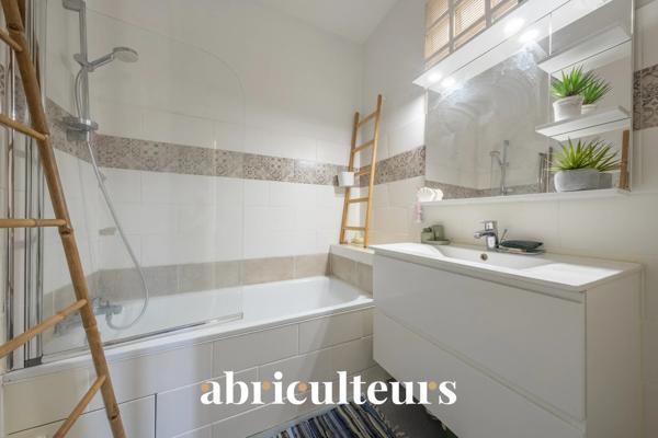 Appartement 4 pièces 62 m² Terrasse de 18 m² Bordeaux place saint martial
