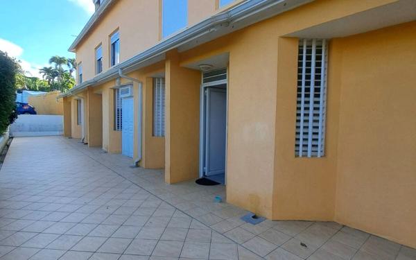 Appartement à vendre    5 pièces •  Le Gosier