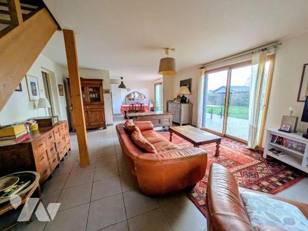 Clohars-Carnoët, maison individuelle en construction bois, composée comme suit:
Rez-de-chaussé...