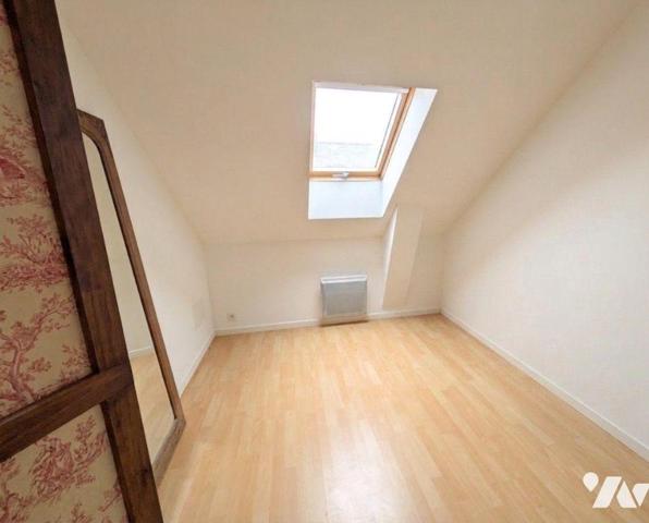 A 3 minutes du port de Doëlan, venez découvrir cette charmante maison individuelle en construct...