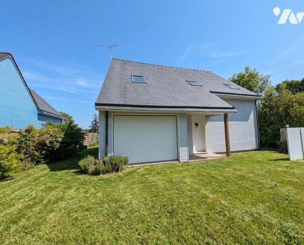 A 3 minutes du port de Doëlan, venez découvrir cette charmante maison individuelle en construct...