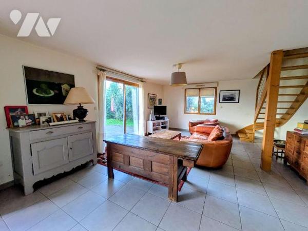 Clohars-Carnoët, maison individuelle en construction bois, composée comme suit:
Rez-de-chaussé...