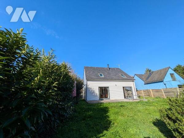 A 3 minutes du port de Doëlan, venez découvrir cette charmante maison individuelle en construct...
