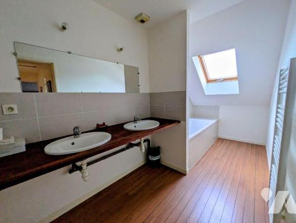 Clohars-Carnoët, maison individuelle en construction bois, composée comme suit:
Rez-de-chaussé...