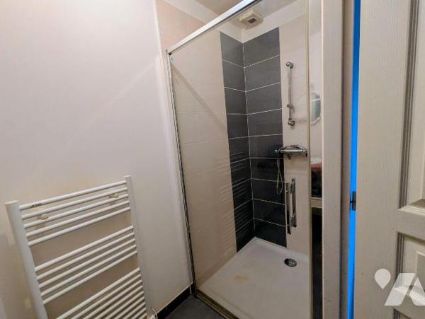 Clohars-Carnoët, maison individuelle en construction bois, composée comme suit:
Rez-de-chaussé...