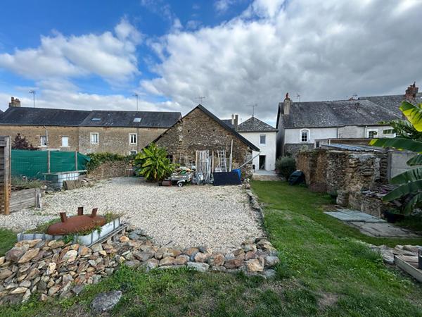 Maison de Bourg - Ménil - 85m² - 3 chambres - terrain - dépendance