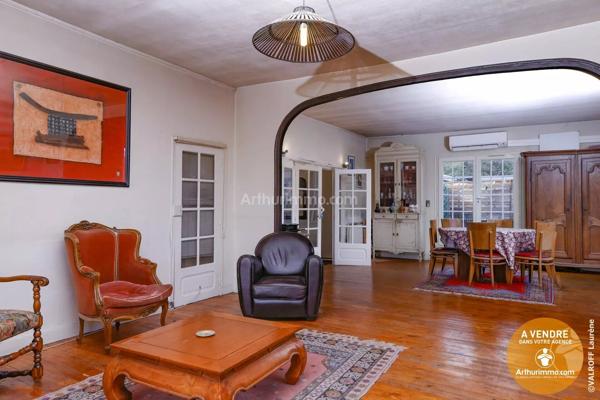Vente                                                      Appartement
                        
                     5 pièces                      130 m2                     à Joinville-le-Pont