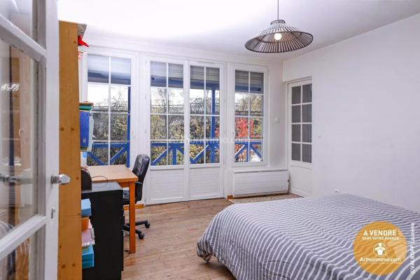 Vente                                                      Appartement
                        
                     5 pièces                      130 m2                     à Joinville-le-Pont