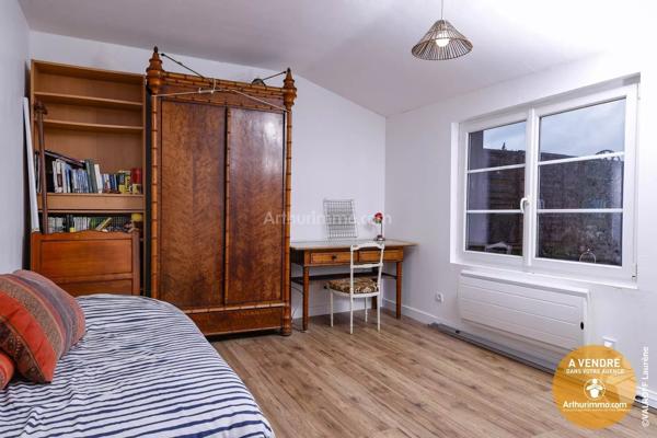 Vente                                                      Appartement
                        
                     5 pièces                      130 m2                     à Joinville-le-Pont