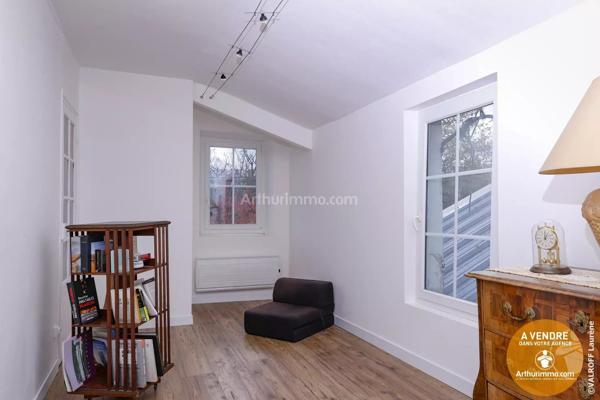 Vente                                                      Appartement
                        
                     5 pièces                      130 m2                     à Joinville-le-Pont