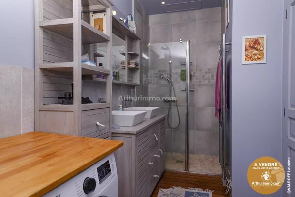 Vente                                                      Appartement
                        
                     5 pièces                      130 m2                     à Joinville-le-Pont