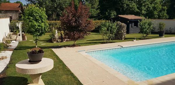 Maison de village avec piscine