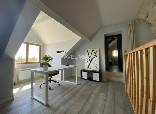 Maison semi-troglodyte avec cour plein sud