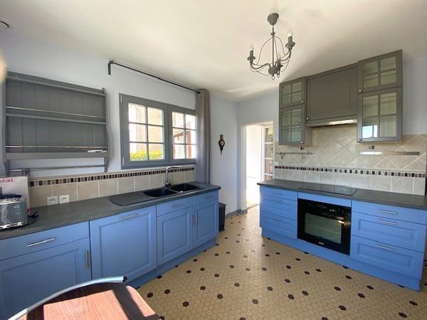 Maison semi-troglodyte avec cour plein sud