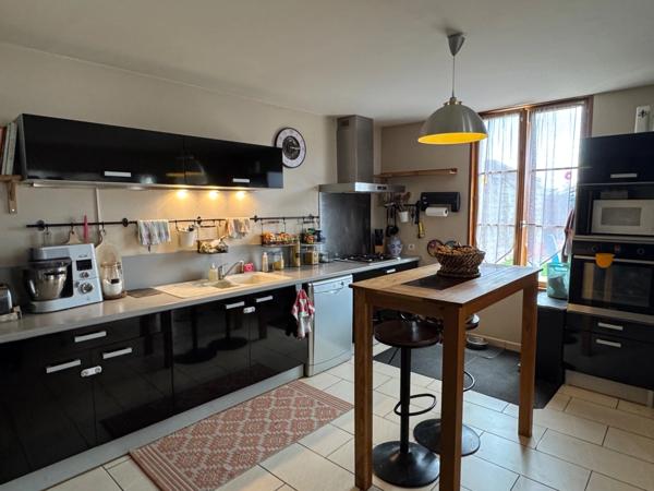 MAISON DE CARACTÈRE PROCHE DU LAC