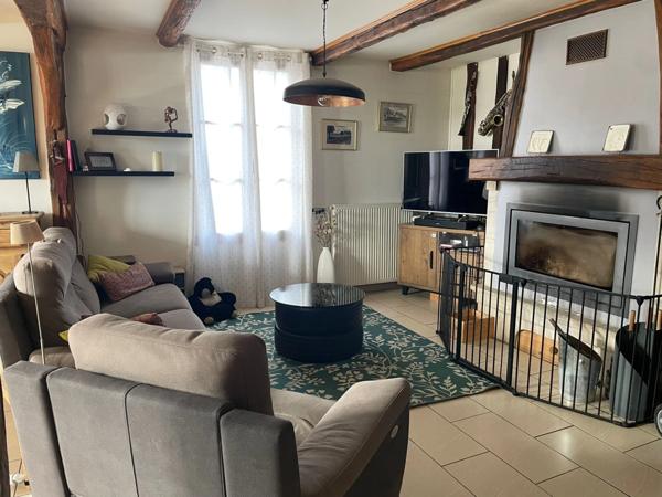 MAISON DE CARACTÈRE PROCHE DU LAC