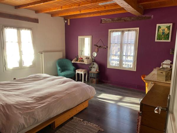 MAISON DE CARACTÈRE PROCHE DU LAC