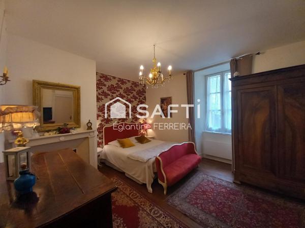 INDRE (36), HOTEL PARTICULIER DU XVIIe SIECLE AVEC GITES