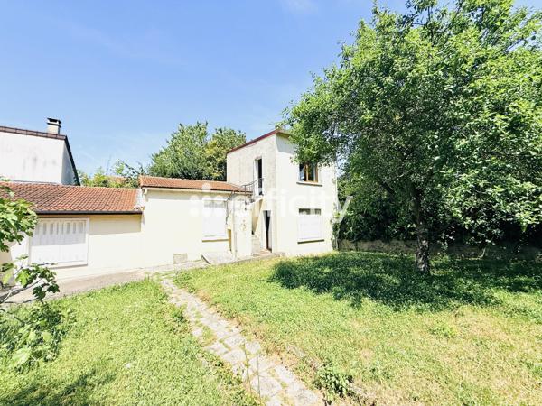 Maison
         4 pièces
        - 80 m² Exclusivité 400 000 € *