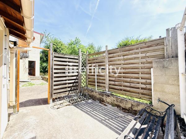 Maison
         4 pièces
        - 80 m² Exclusivité 400 000 € *