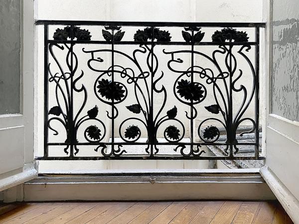 Paris (75017) Appartement d'exception Art Nouveau à rénover