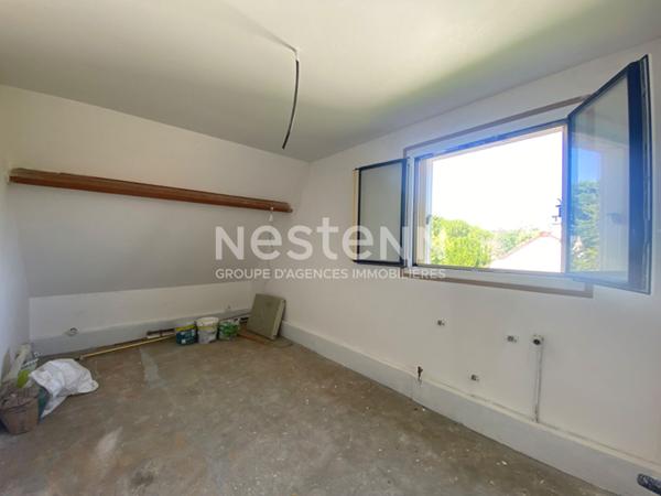 Maison située à Cerny offrant un fort potentiel ! 147 m2 habitable, 4 chambres, 3 pièces d'eau et sous-sol total