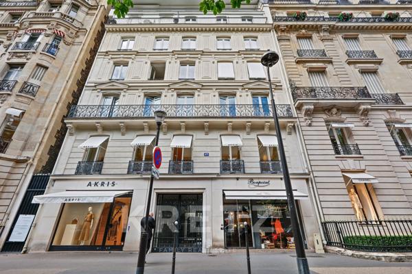 Pied-à-terre rénové sur l'Avenue Montaigne