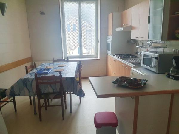 Aucun travaux à prévoir, vendu meublé et équipé, très bien situé, rentabilité locative, calme, proximité thermes, pistes de ski, commerces, attractivités touristiques.