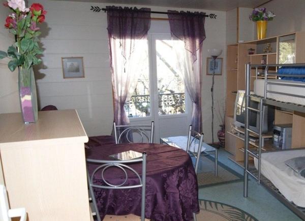 Aucun travaux à prévoir, vendu meublé et équipé, très bien situé, rentabilité locative, calme, proximité thermes, pistes de ski, commerces, attractivités touristiques.