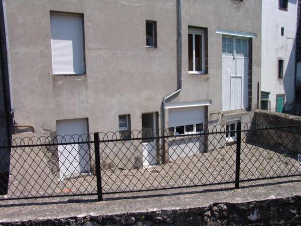 Aucun travaux à prévoir, vendu meublé et équipé, très bien situé, rentabilité locative, calme, proximité thermes, pistes de ski, commerces, attractivités touristiques.