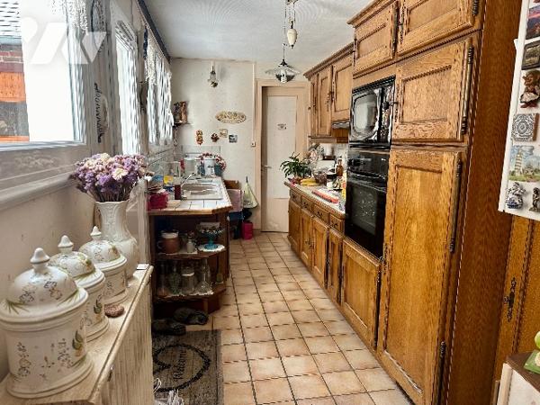 Vente en viager.

Dans le centre de GOURNAY EN BRAY, maison de ville de 80m2 avec son jardin.