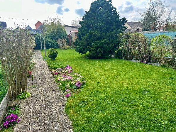 Vente en viager.

Dans le centre de GOURNAY EN BRAY, maison de ville de 80m2 avec son jardin.