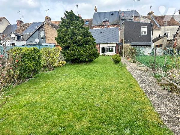 Vente en viager.

Dans le centre de GOURNAY EN BRAY, maison de ville de 80m2 avec son jardin.