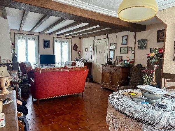 Vente en viager.

Dans le centre de GOURNAY EN BRAY, maison de ville de 80m2 avec son jardin.