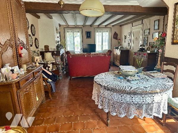 Vente en viager.

Dans le centre de GOURNAY EN BRAY, maison de ville de 80m2 avec son jardin.