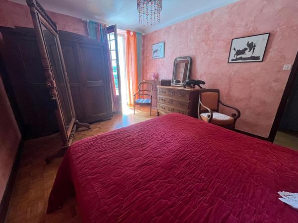 Corps de ferme/gîte 280 m2 8 pièces-Terrain 55780 m2