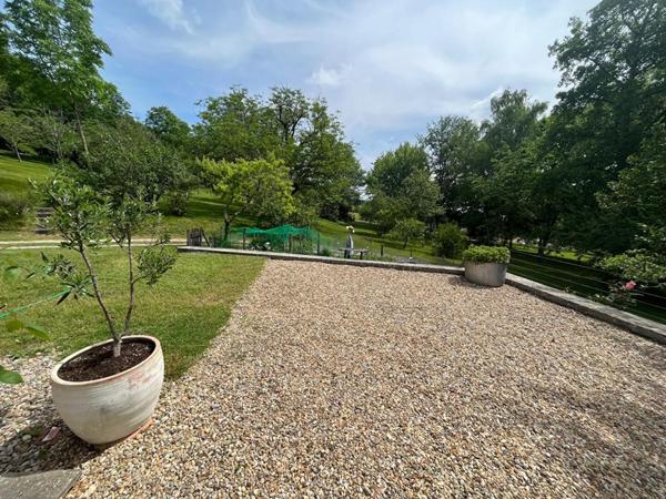 Corps de ferme/gîte 280 m2 8 pièces-Terrain 55780 m2