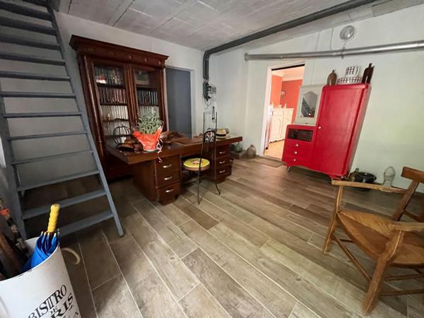 Corps de ferme/gîte 280 m2 8 pièces-Terrain 55780 m2