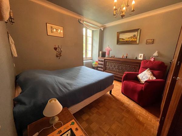 Corps de ferme/gîte 280 m2 8 pièces-Terrain 55780 m2