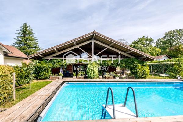 Coup de coeur pour cette maison.  Un cadre de vie privilégié à découvrir sans tarder.