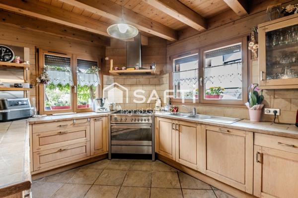 Coup de coeur pour cette maison.  Un cadre de vie privilégié à découvrir sans tarder.