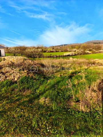 Terrain viabilisé – Saisissez LE bon plan !

Proche de Lons le saunier ,Terrain prêt à construire de 1169 m2, parfaitement viabilisé, dans un secteur prisé.
Exposition top, cadre calme, potentiel énorme.
 Idéal pour un projet qui démarre immédiatement.