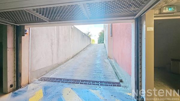 Place de stationnement en sous sol dans une résidence sécurisée