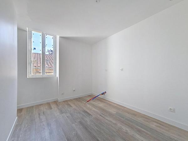 Immeuble de rapport entièrement rénové avec garage