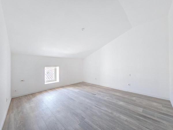 Immeuble de rapport entièrement rénové avec garage